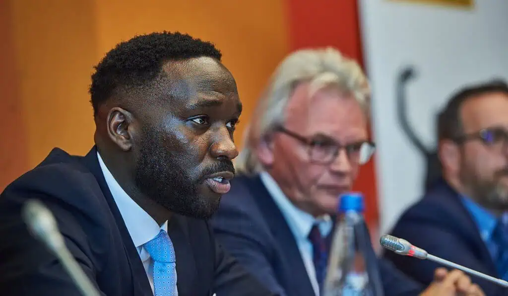 El caso de Moses Swaibu: de ser futbolista de élite, y manejar una Ferrari, a la prisión por amaño de partidos El caso de Moses Swaibu: de ser futbolista de élite, y manejar una Ferrari, a la prisión por amaño de partidos