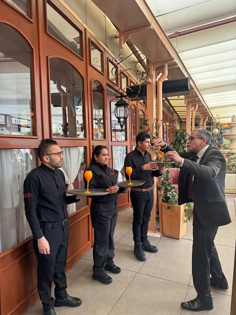 Restaurante Sombras: la oscuridad se vuelve luz y los sabores potencian los sentidos