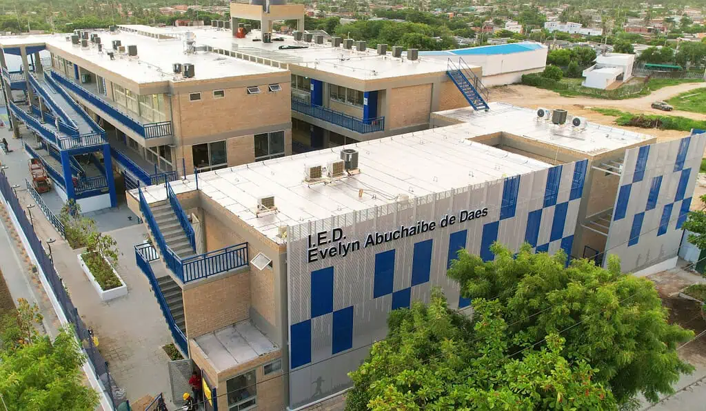 La Fundación Tecnoglass y la Alcaldía de Barranquilla inauguran un nuevo megacolegio STEAM en corregimiento La Playa Institución Educativa Distrital Evelyn Abuchaibe de Daes