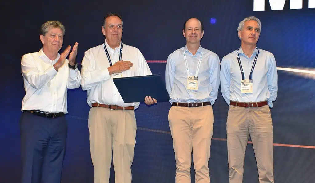 Jorge Mario Velásquez y Luis Carlos Sarmiento Angulo recibieron la Orden al Mérito Empresarial de la ANDI Jorge Mario Velásquez recibe reconocimiento en la Andi