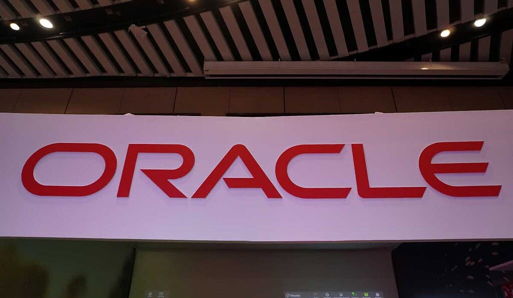 Premercado | Bolsas mixtas con inversores estudiando resultados de Oracle y decisión de la FED; petróleo baja ANDI CEC 2025 Logo-stand-Oracle