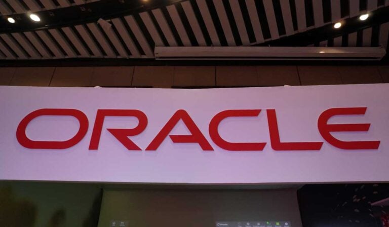 Premercado | Bolsas mixtas con inversores estudiando resultados de Oracle y decisión de la FED; petróleo baja ANDI CEC 2025 Logo-stand-Oracle