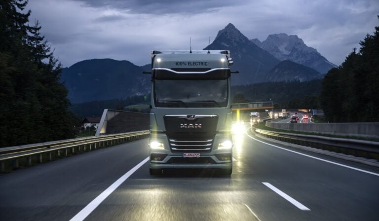 MAN Truck & Bus formalizó su llegada al país de la mano de Porsche Colombia