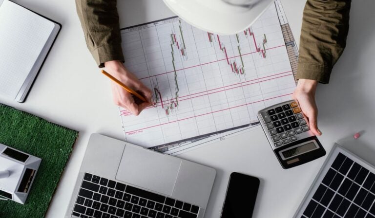 Mercados mixtos a la expectativa de resultados corporativos y acuerdos comerciales
