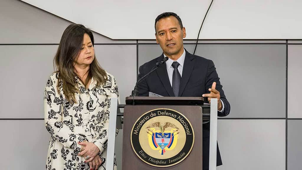 Ministra de Transporte, María Fernanda Rojas y ministro de Defensa, Pedro Sánchez
