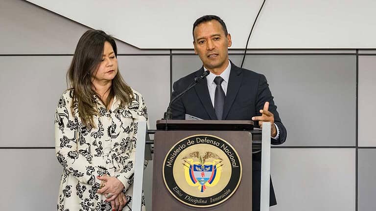 Ministra de Transporte, María Fernanda Rojas y ministro de Defensa, Pedro Sánchez