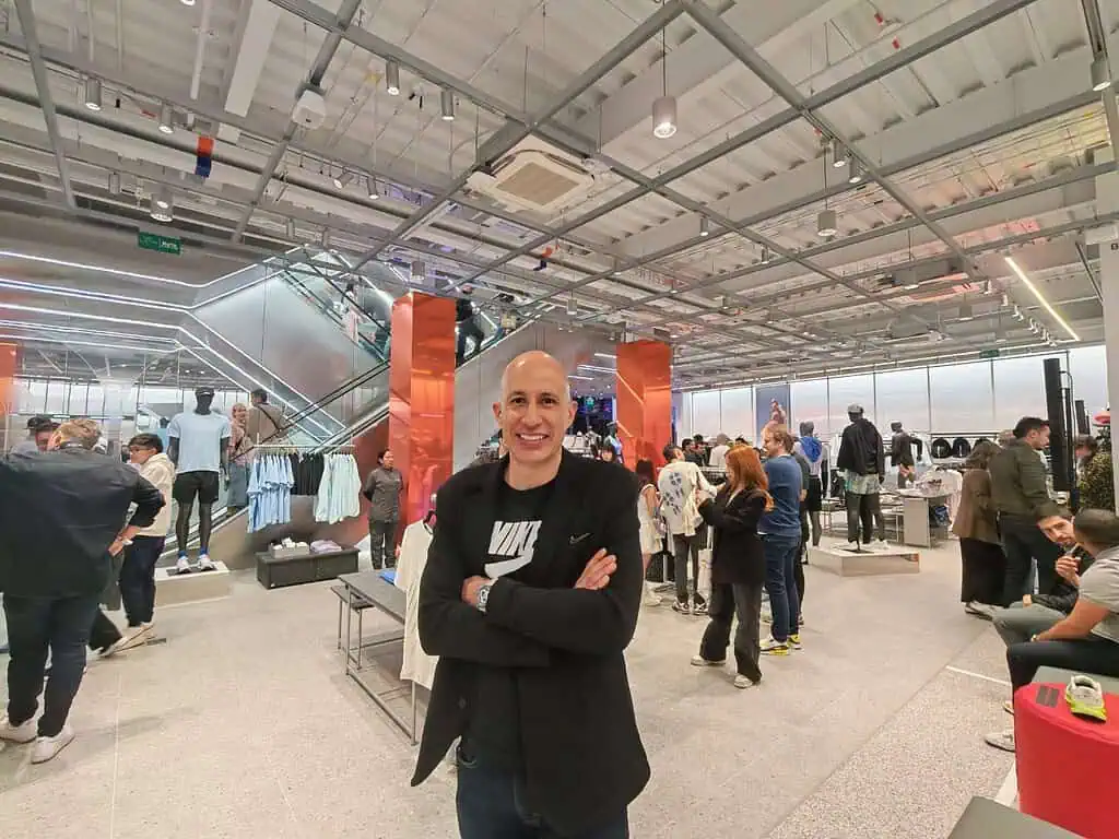 Nike abrió en Bogotá su tienda más icónica del país y con productos exclusivos Juan Carlos Galindo, gerente general Nike Colombia. Foto: Valora Analitik.