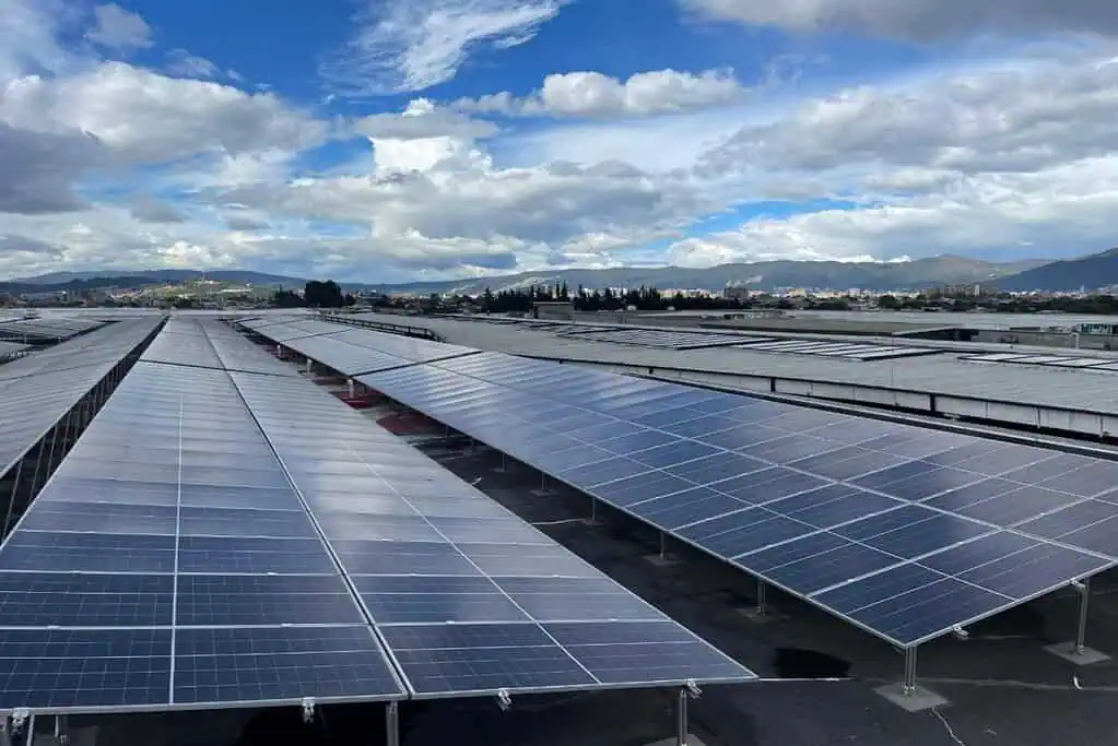 Nuestro Bogotá alcanzará ahorros del 56 % en su tarifa energética con más de 700 paneles solares instalados Paneles solares Nuestro Bogotá
