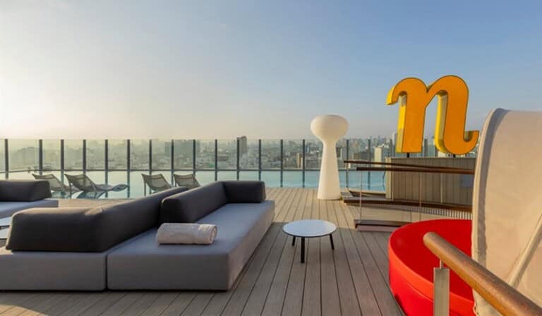 Piso 13 del nhow Lima.