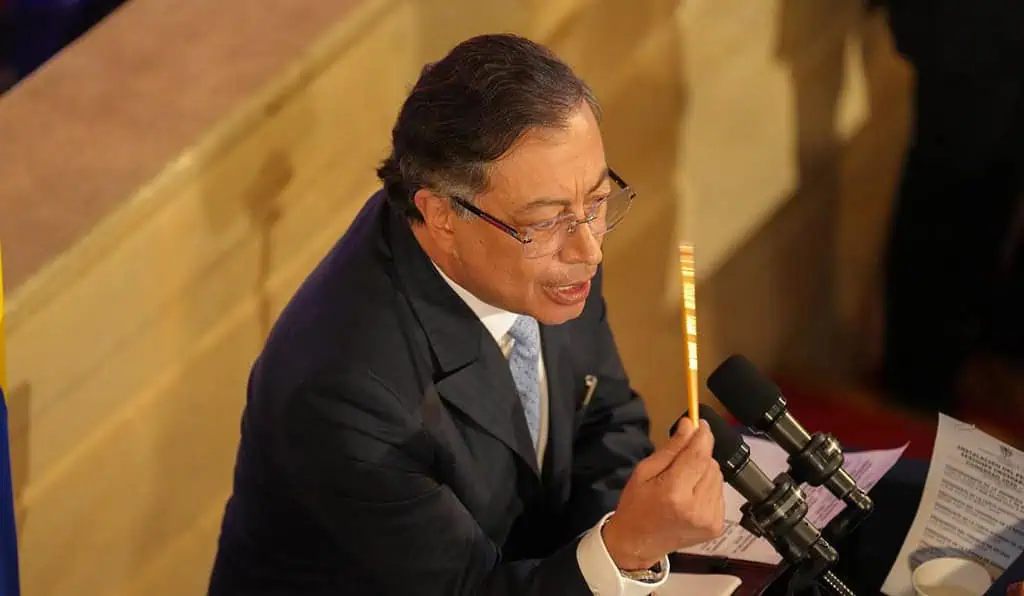 Petro admite alto costo del bono pensional y responsabiliza a la Corte Constitucional por el atraso Presidente Gustavo Petro en el Congreso