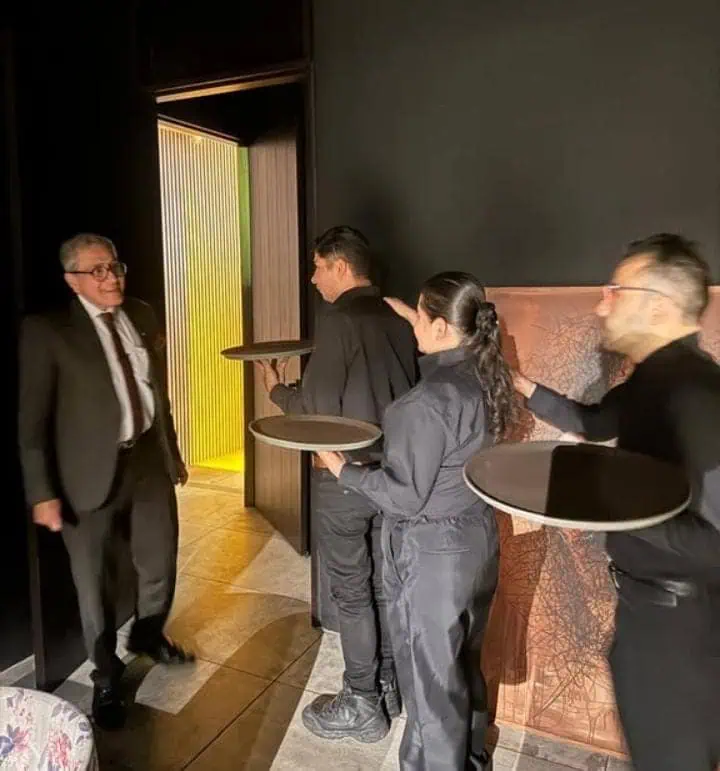 Restaurante Sombras: la oscuridad se vuelve luz y los sabores potencian los sentidos Así se formaron los asesores gastronómicos invidentes. Foto: cortesía Grupo Seratta.