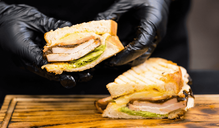 Según un estudio de EMR, al año se venden 25 millones de unidades de sándwiches en Colombia.