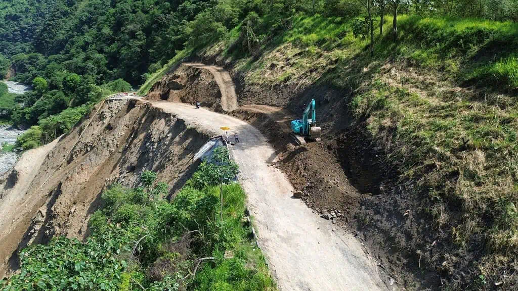 Habilitan importante vía entre Medellín, el suroeste antioqueño y el Eje Cafetero: Así se podrá transitar Sector Sinifaná - PR50+000 y PR60+000, Ruta Nacional 6003