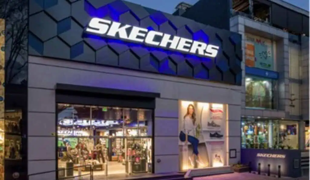 Skechers crece 10% en ventas, pero su salida de la bolsa se podría complicar por demanda judicial Tienda de Skechers en Colombia.