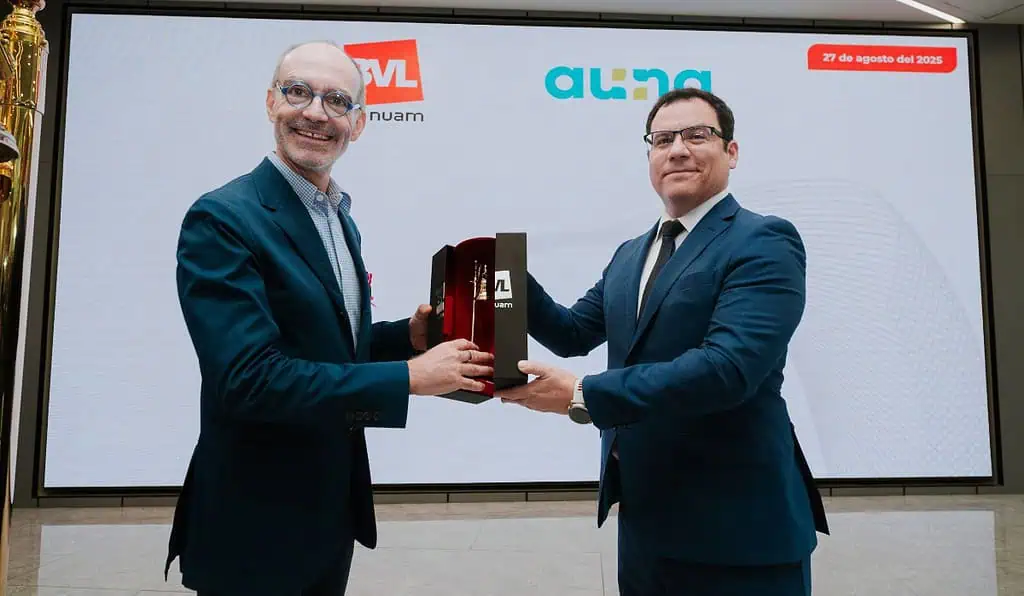 Auna, multinacional peruana con hospitales en Colombia, es la primera del sector salud en llegar a Bolsa de Lima Suso Zamora, presidente de Auna y Miguel Ángel Zapatero, gerente de Clientes y Negocios de nuam. Foto: nuam.