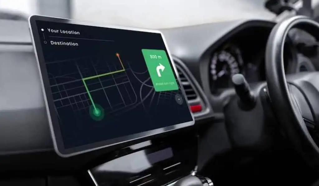 Conductores que porten objeto muy común en su carro les impondrán multa superior a $300.000 Tener pantallas en carros le genera costosa multa a conductores