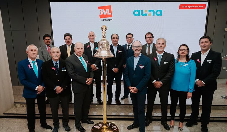 Toque de campana de Auna, en la Bolsa de Valores de Lima