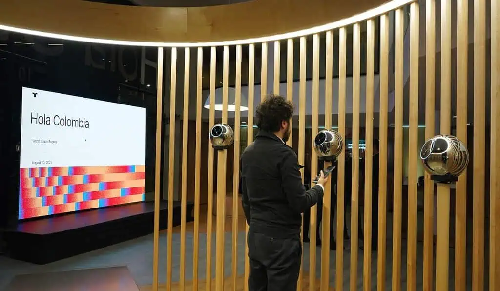World inauguró en Bogotá espacio para la verificación de humanidad; el más grande del mundo En el centro del espacio sigue estando el Orb