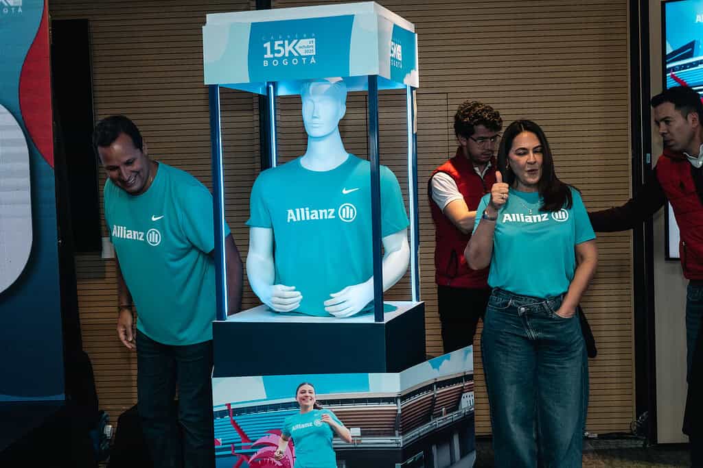 Camiseta oficial de Allianz 15K 2025. Foto: cortesía Allianz. 