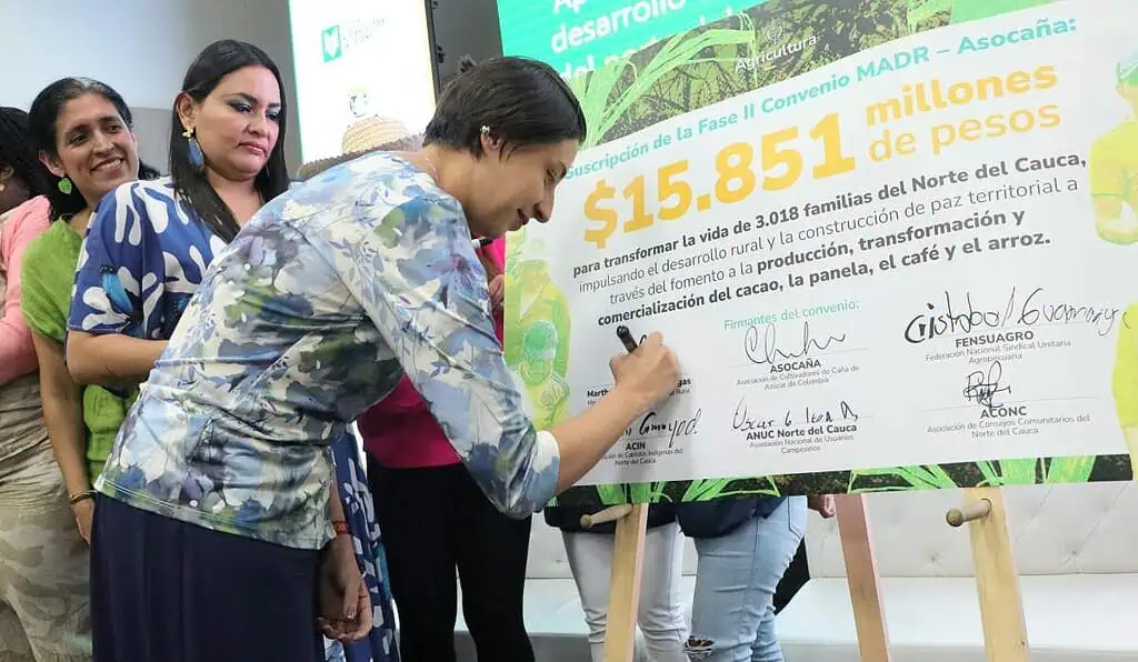 MinAgricultura y Asocaña sellan acuerdo para beneficiar a productores de agro en Cauca Productores de agro en Cauca