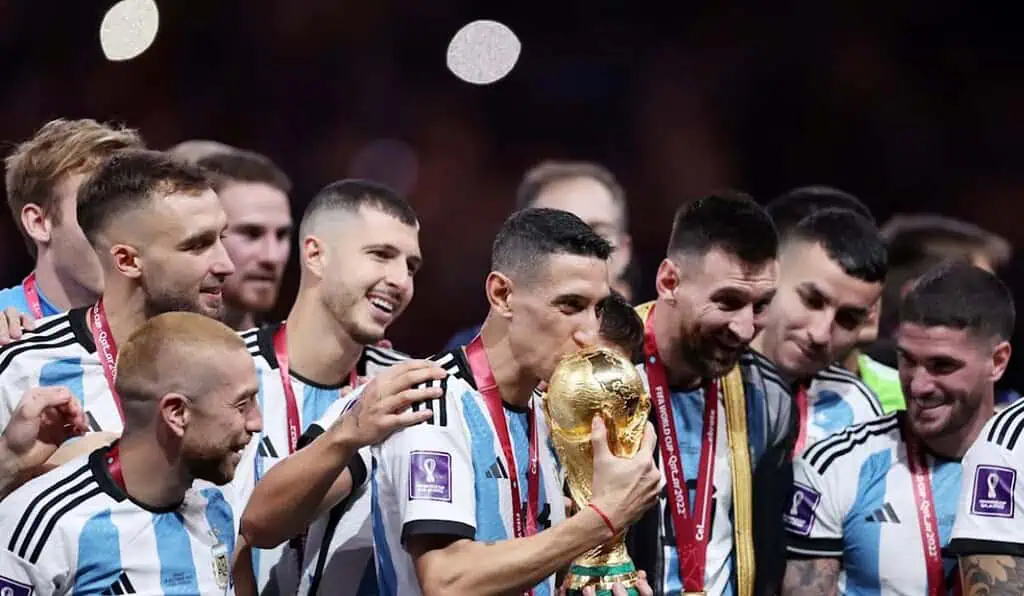 ¿Por qué el Mundial es la vitrina más rentable del fútbol?: Así hacen negocio los jugadores Decisión histórica en Argentina: El Mundial 2026 no irá por la TV Pública y podría ser exclusivo de canales privados