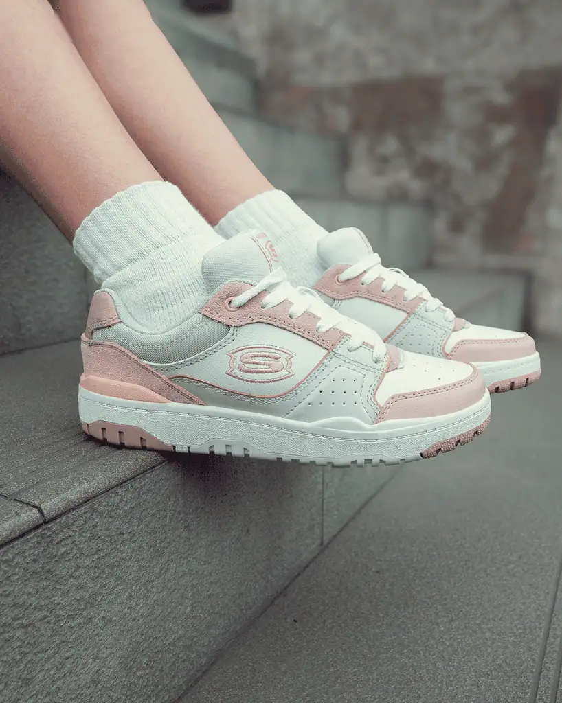 Skechers crece 10% en ventas, pero su salida de la bolsa se podría complicar por demanda judicial Tenis Skechers. Foto: cortesía Skechers.