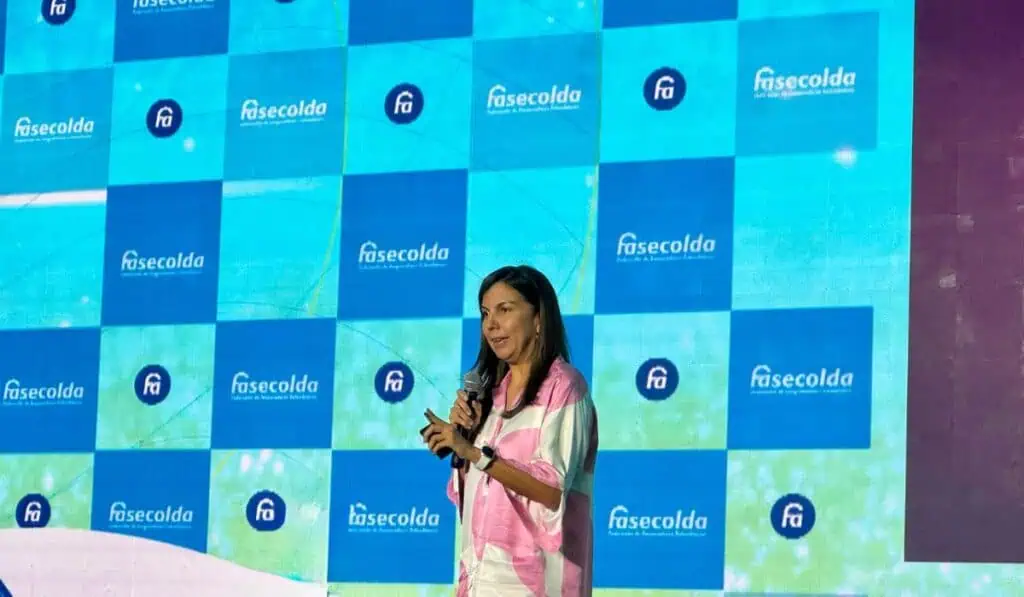 Consejo Privado de Competitividad: aseguradoras deben prepararse para una población más vieja y con menos hijos Ana Fernanda Maiguashca durante su intervención en la Convención Internacional de Seguros 2025 de Fasecolda. Foto: Nataly Vargas, Valora Analitik.