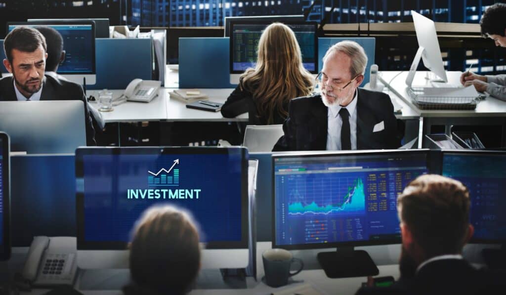 Bolsas mixtas con inversores a la expectativa de decisión del BCE sobre tipos de interés