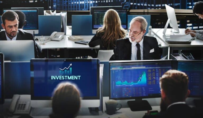 Bolsas mixtas con inversores a la expectativa de decisión del BCE sobre tipos de interés