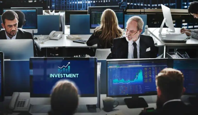 Bolsas mixtas con inversores a la expectativa de decisión del BCE sobre tipos de interés