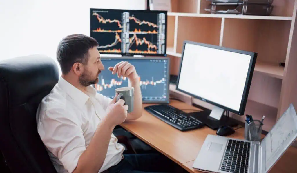 Premercado | Inversores a la expectativa de relaciones comerciales entre EE. UU. y China; petróleo sigue subiendo Bolsas mixtas con inversores a la expectativa de la decisión de política monetaria de la Fed
