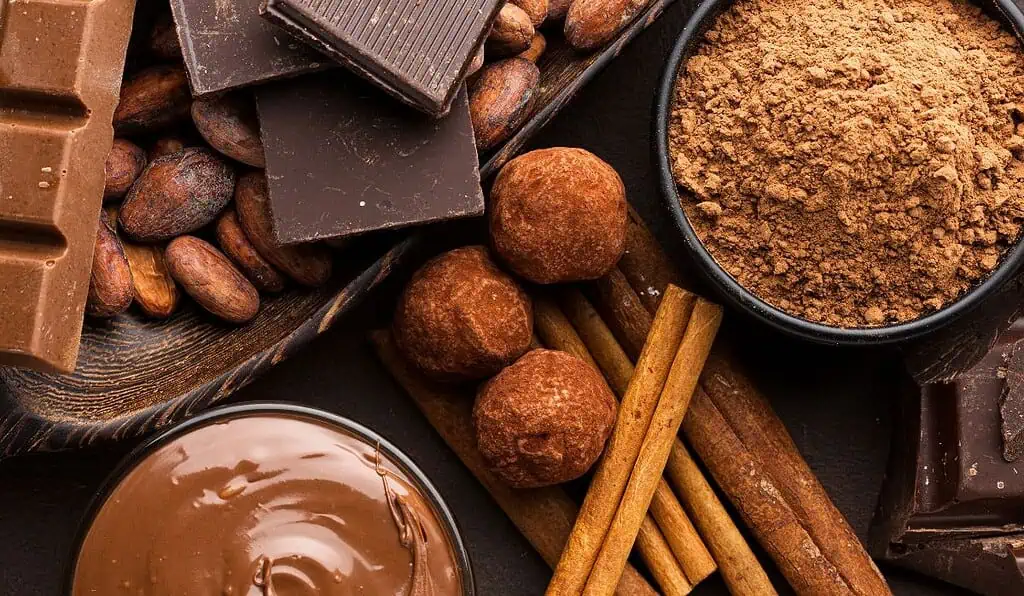 El negocio del chocolate en Colombia crece 10,9 % en 2025 y supera al promedio industrial Más de 1.000 empresas participan en la transformación del chocolate en el país. Foto: Freepik.