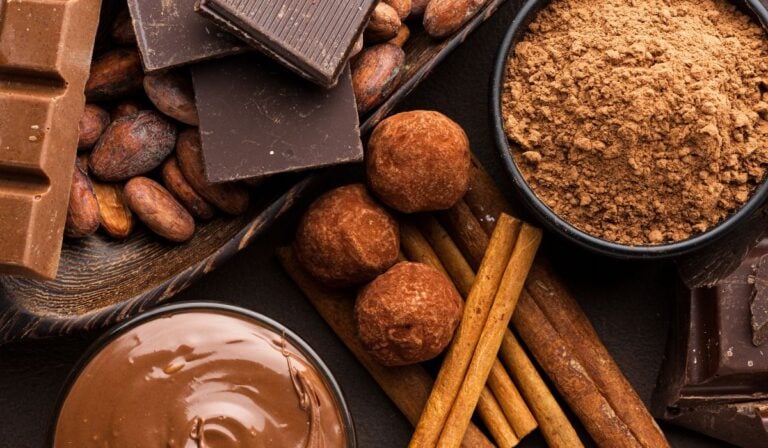 Más de 1.000 empresas participan en la transformación del chocolate en el país. Foto: Freepik.