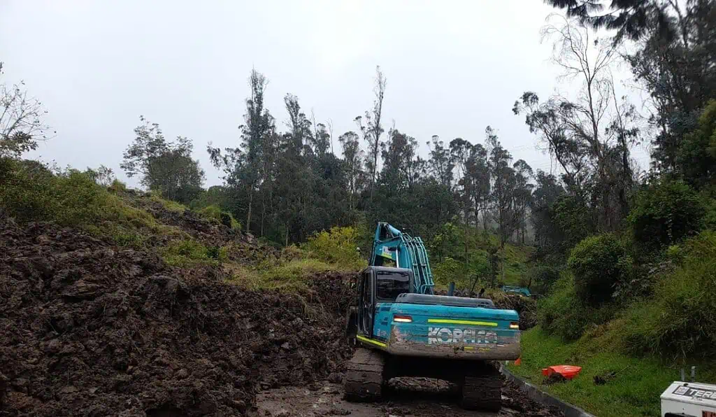 Vía entre Bogotá y Villavicencio presenta cierre total por deslizamientos: esto dicen las autoridades Cierre en la vía Bogotá - Villavicencio. Foto: Coviandina.