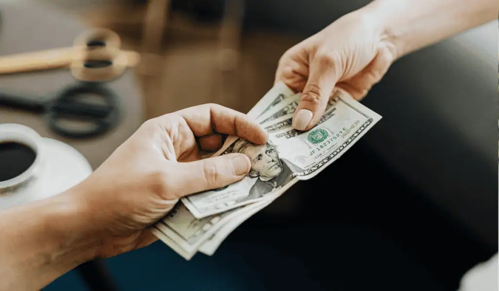 Dólar profundiza su caída y cierra por debajo de $3.700 ¿Conviene comprar dólares ahora en Colombia? Lo que podría pasar en los próximos meses