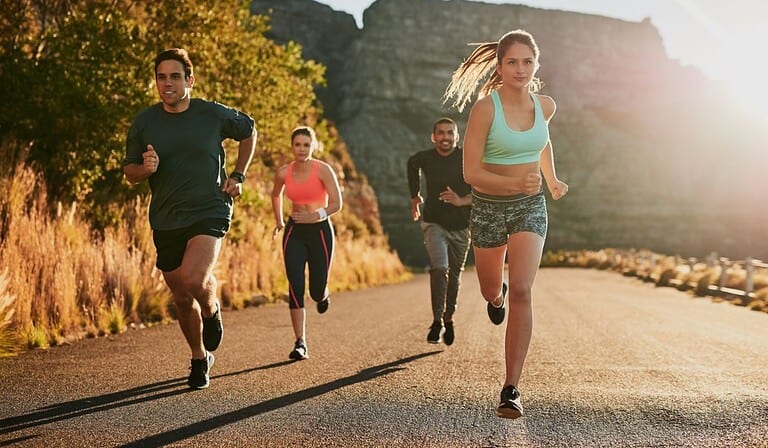 Especialista comparte recomendaciones para prevenir lesiones en corredores aficionados