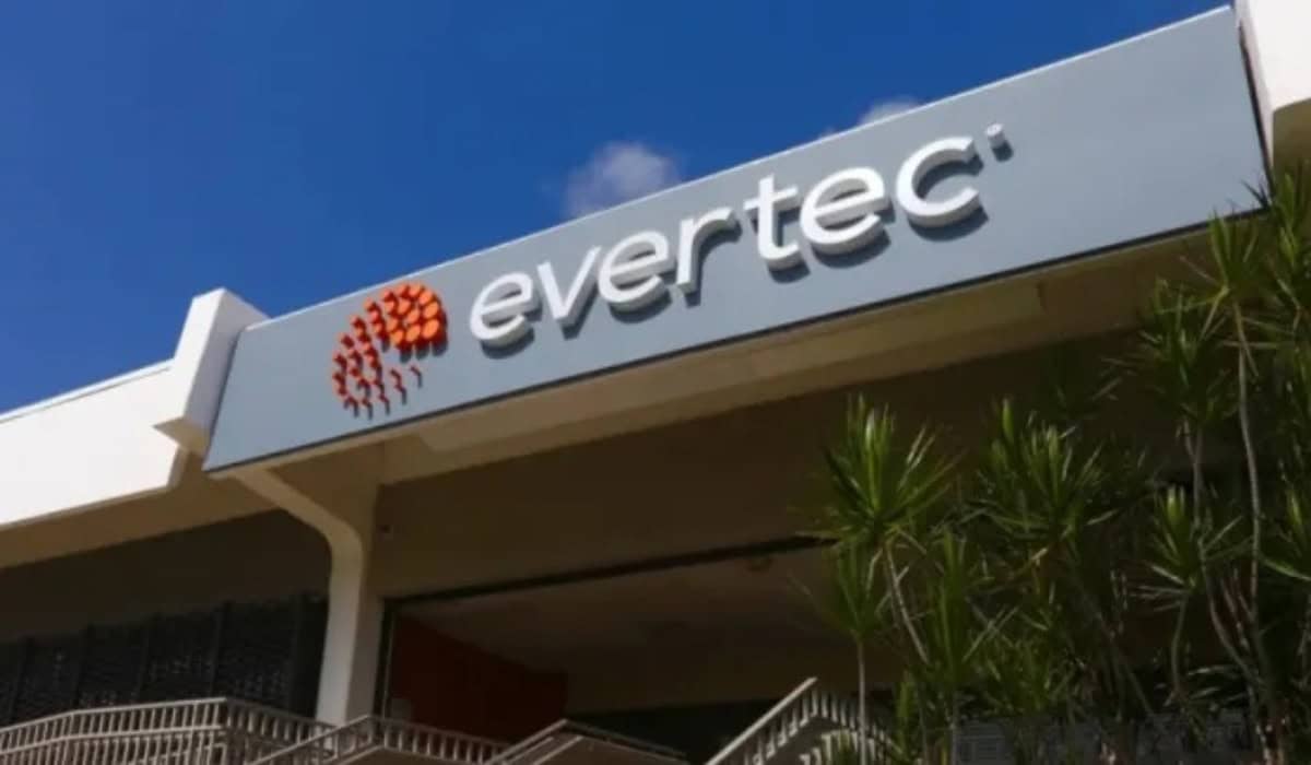 Evertec ofrece servicios de procesamiento de pagos y tecnología financiera, estructurada en tres unidades