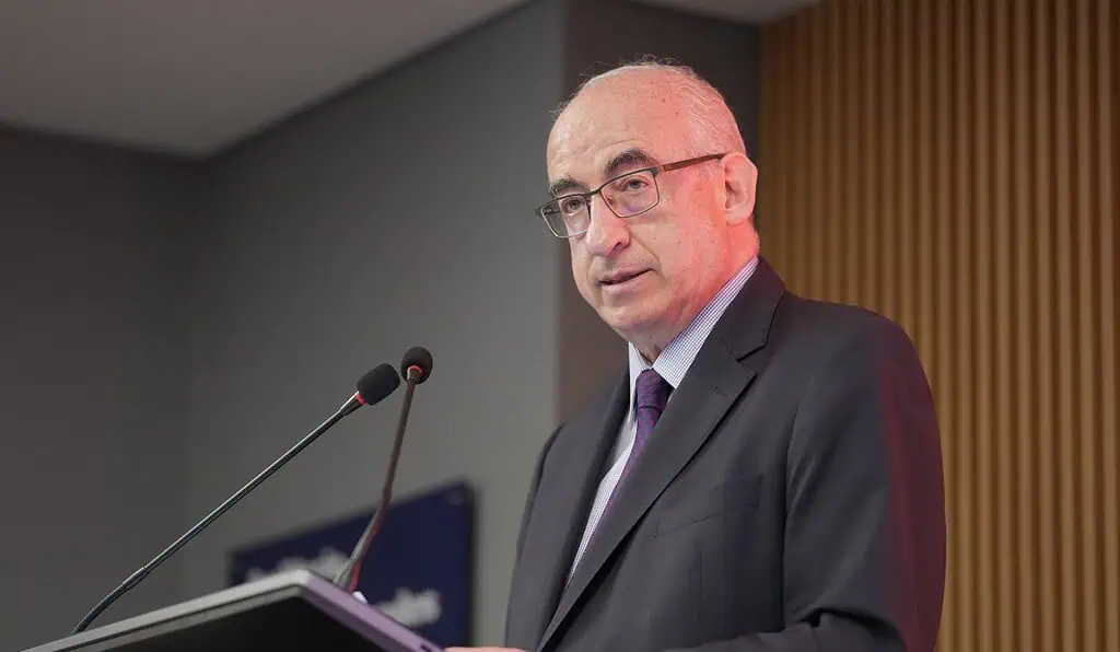 BanRep ahora espera más inflación y menor crecimiento en Colombia; advierte riesgo por fuerte alza de salario mínimo tasas de interés en Colombia