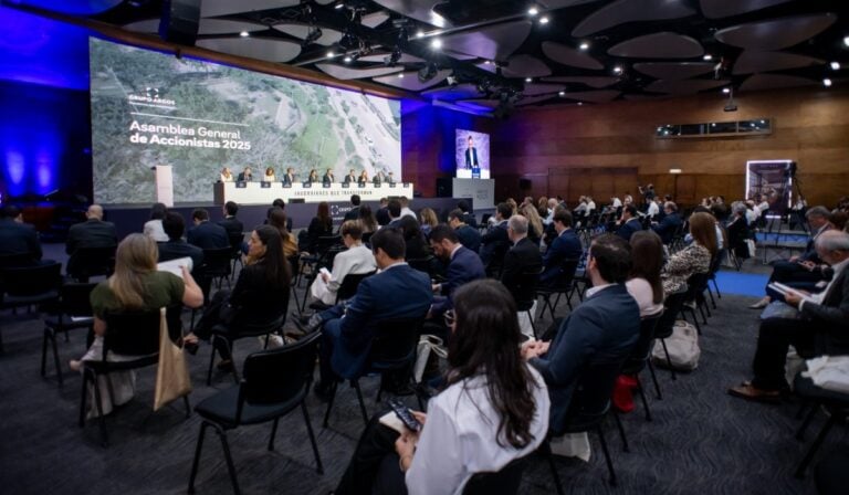 Grupo Argos cuenta con más de 40 mil accionistas luego de finalizado el descruce accionario con Sura. Pie de foto. Foto: Grupo Argos