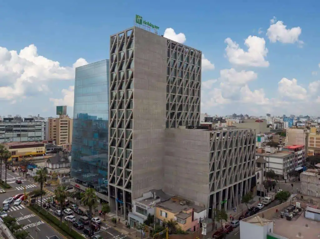 Entrevista | GHL Hoteles trabaja en su entrada a México y le preocupa descertificación de Estados Unidos a Colombia Holiday Inn, Miraflores, Perú. Foto: cortesía GHL Hoteles.