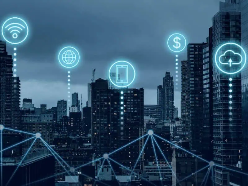 4 de cada 10 hogares rurales siguen sin internet en Colombia, mientras en ciudades la cobertura supera el 70 % Mientras en las ciudades la mayoría de los hogares cuenta con acceso a internet, en zonas rurales apartadas apenas cuatro de cada diez cuentan con conexión. Foto: Freepik.
