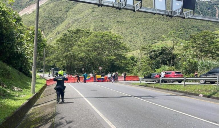 Nuevos bloqueos en la Vía al Llano este sábado