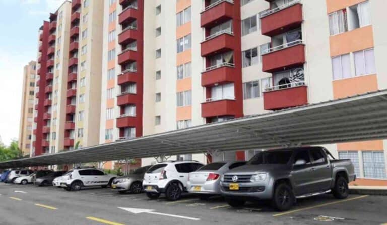 Personas con carros en conjuntos deben asumir este costo