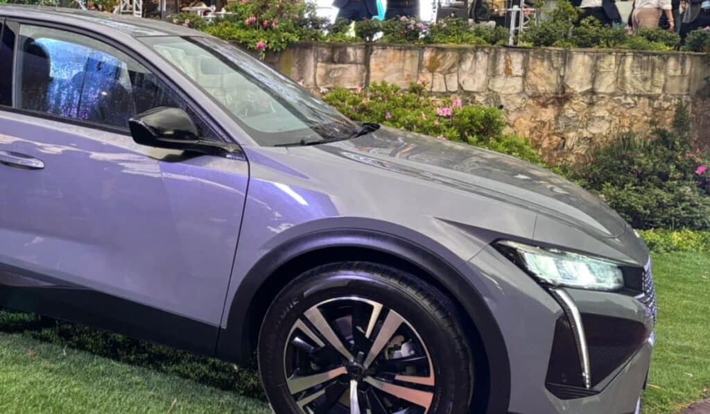Peugeot 408