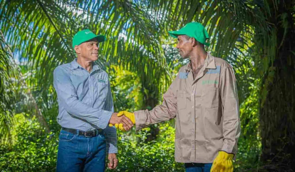 Empresa en Colombia reparte ganancias con empleados: Pensionados salen hasta con $300 millones Trabajadores de esta empresa reciben utilidades y pensión alta tras venta de acciones