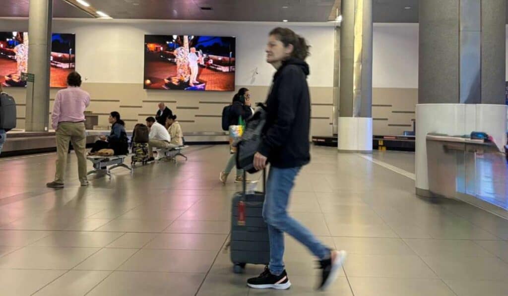 Transporte aéreo de pasajeros en Colombia creció 1,7 % a septiembre de 2025 Viajeros, transporte, vuelos