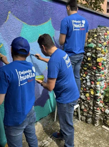 Postobón entregó más de 300 piezas de mobiliario escolar a instituciones educativas rurales del Distrito de Medellín Postobón entregó más de 300 piezas de mobiliario escolar a instituciones educativas rurales del Distrito de Medellín