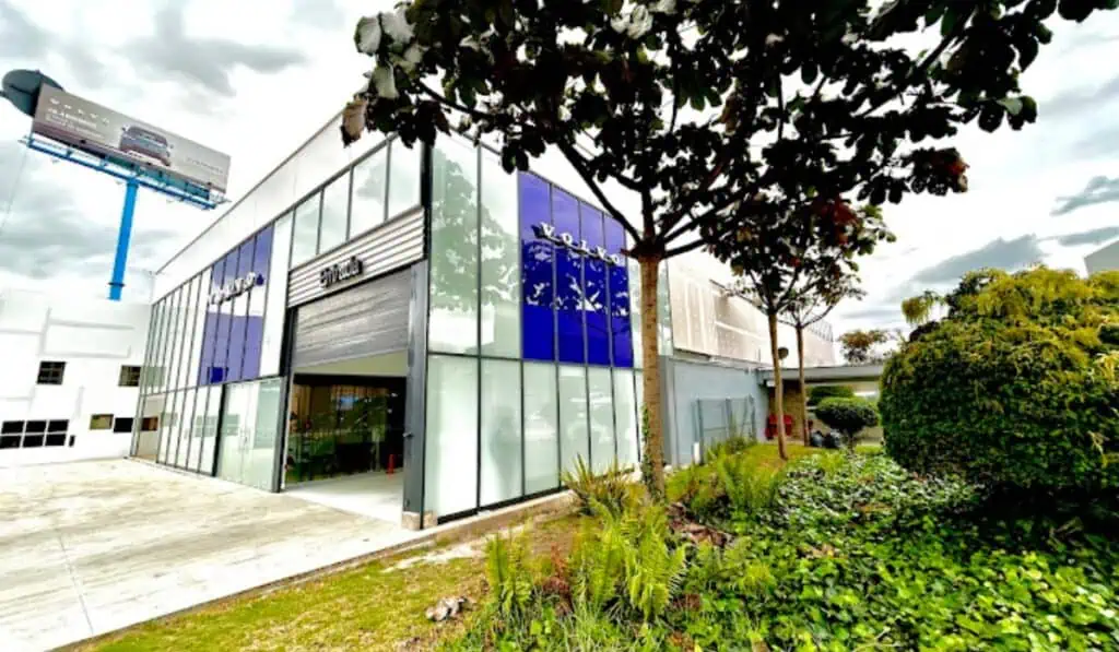 Con inversión superior a los $3.000 millones, Volvo inauguró vitrina sostenible en Chía Nueva vitrina de Volvo en Chía.