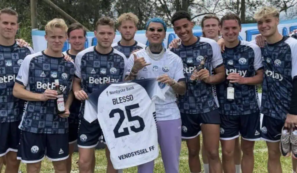 Blessd presentó una millonaria oferta por histórico del fútbol colombiano Blessd presentó una millonaria oferta por histórico del fútbol colombiano