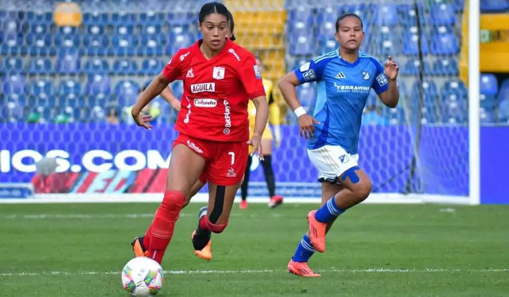 MinDeporte justifica norma que permite jugar sin contrato en la Liga Femenina Figura del fútbol colombiano firma con un histórico club italiano y revoluciona la Serie A